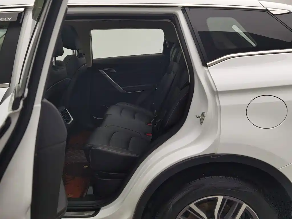 Photo 15 - Geely Atlas