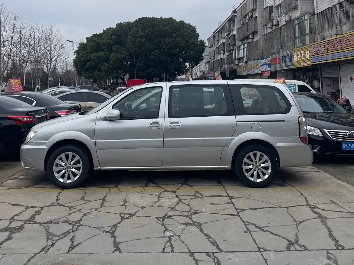 Buick GL8 2013 2.4L Classic фото 3