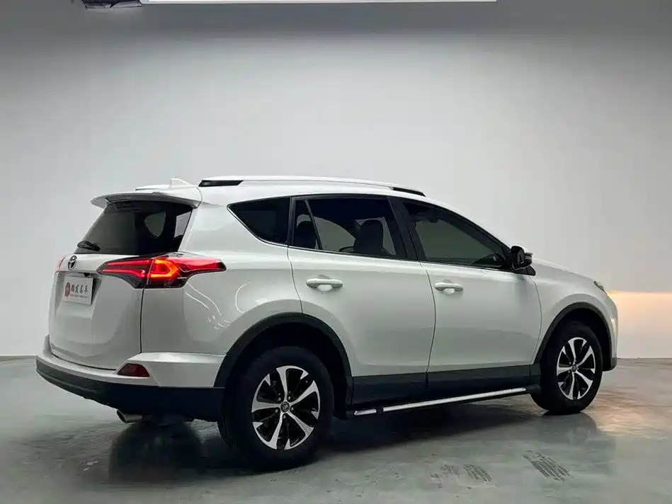 Toyota RAV4 Rongfang 2016 2.0L CVT 2WD Urban (China V) фото 15
