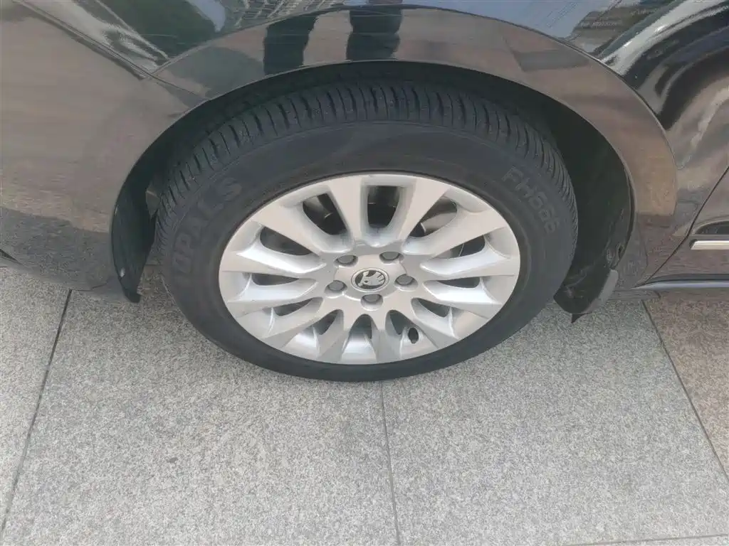 Škoda Superb 2013 1.8TSI Automatic Elite Edition фото 25