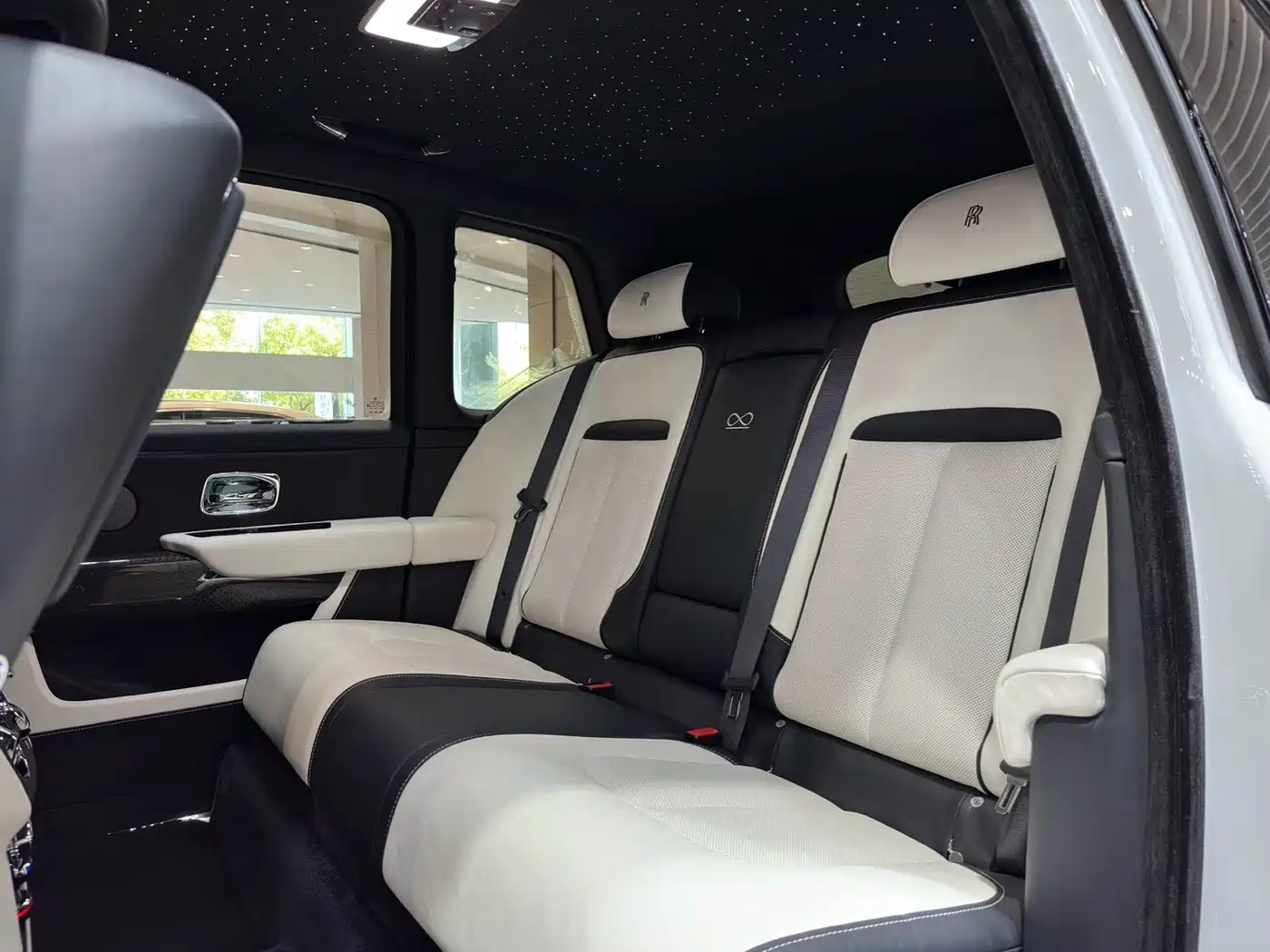 Rolls-Royce Cullinan 2021 2020 Black Badge