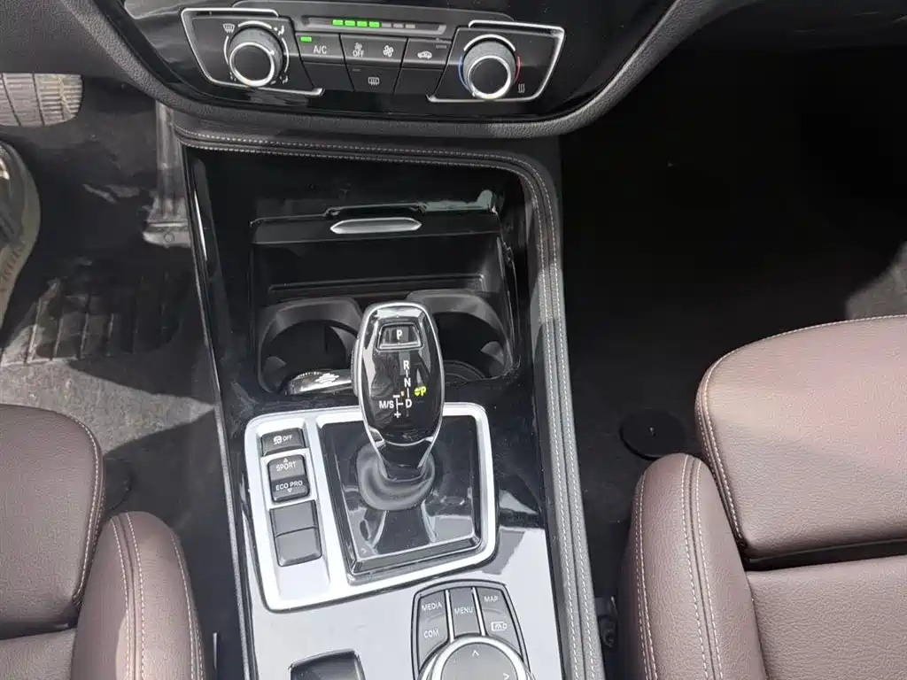 BMW 1 Series 2022 120i M Sport Shadow Edition фото 12