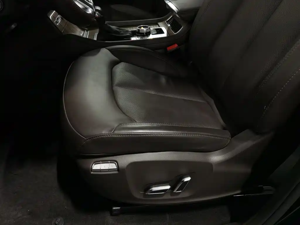 Roewe RX8 2018 2018 30T Intelligent Internet 4WD Supreme Edition
