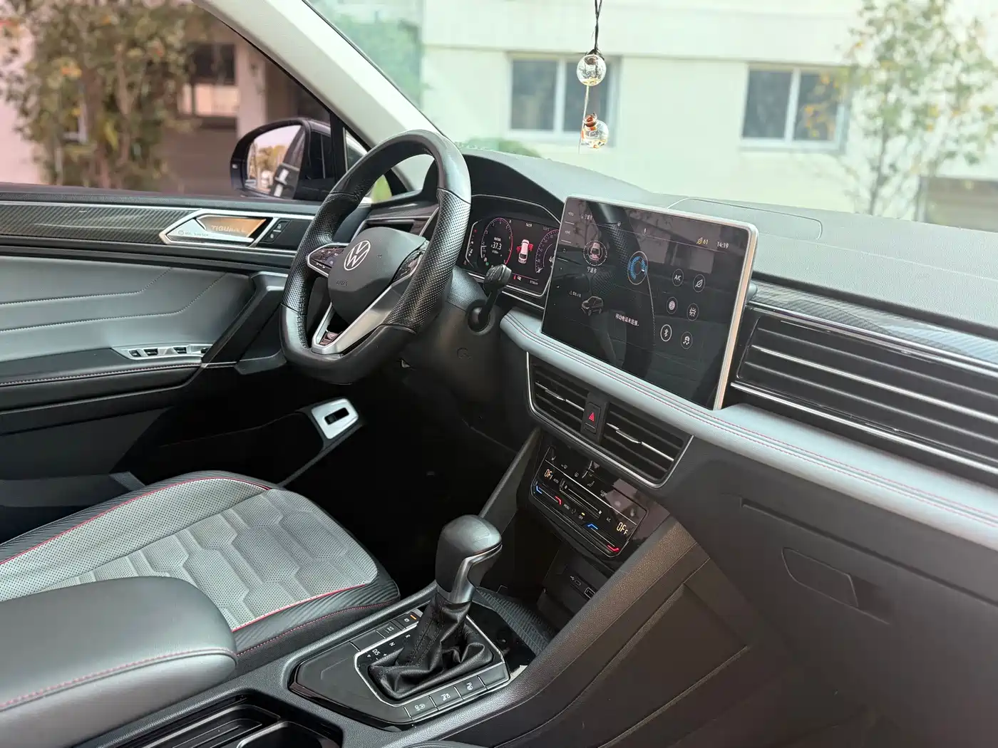 Volkswagen Tiguan L 2022 330TSI Auto 2WD R-Line Premium Edition фото 11