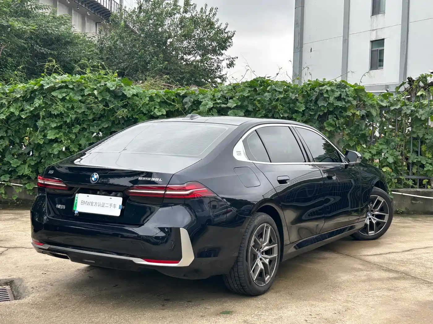 BMW i5 2025 2024 eDrive 35L Luxury Package