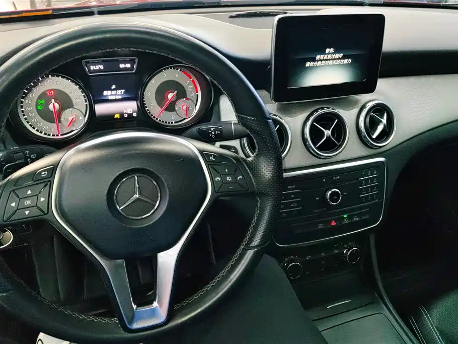Mercedes-Benz GLA 2016 GLA 200 Dynamic фото 12