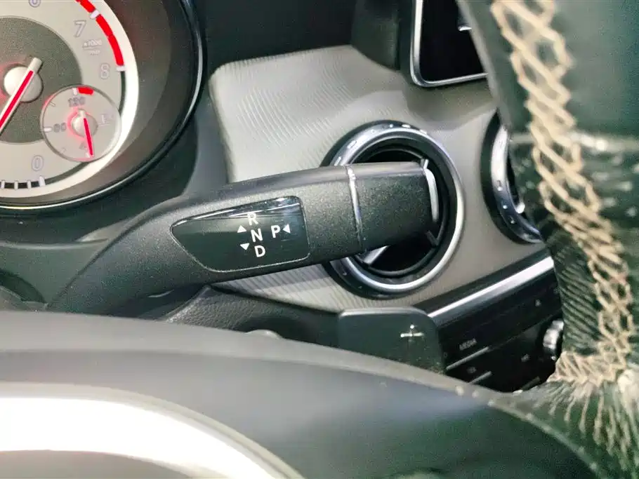 Mercedes-Benz GLA 2016 GLA 200 Dynamic фото 16