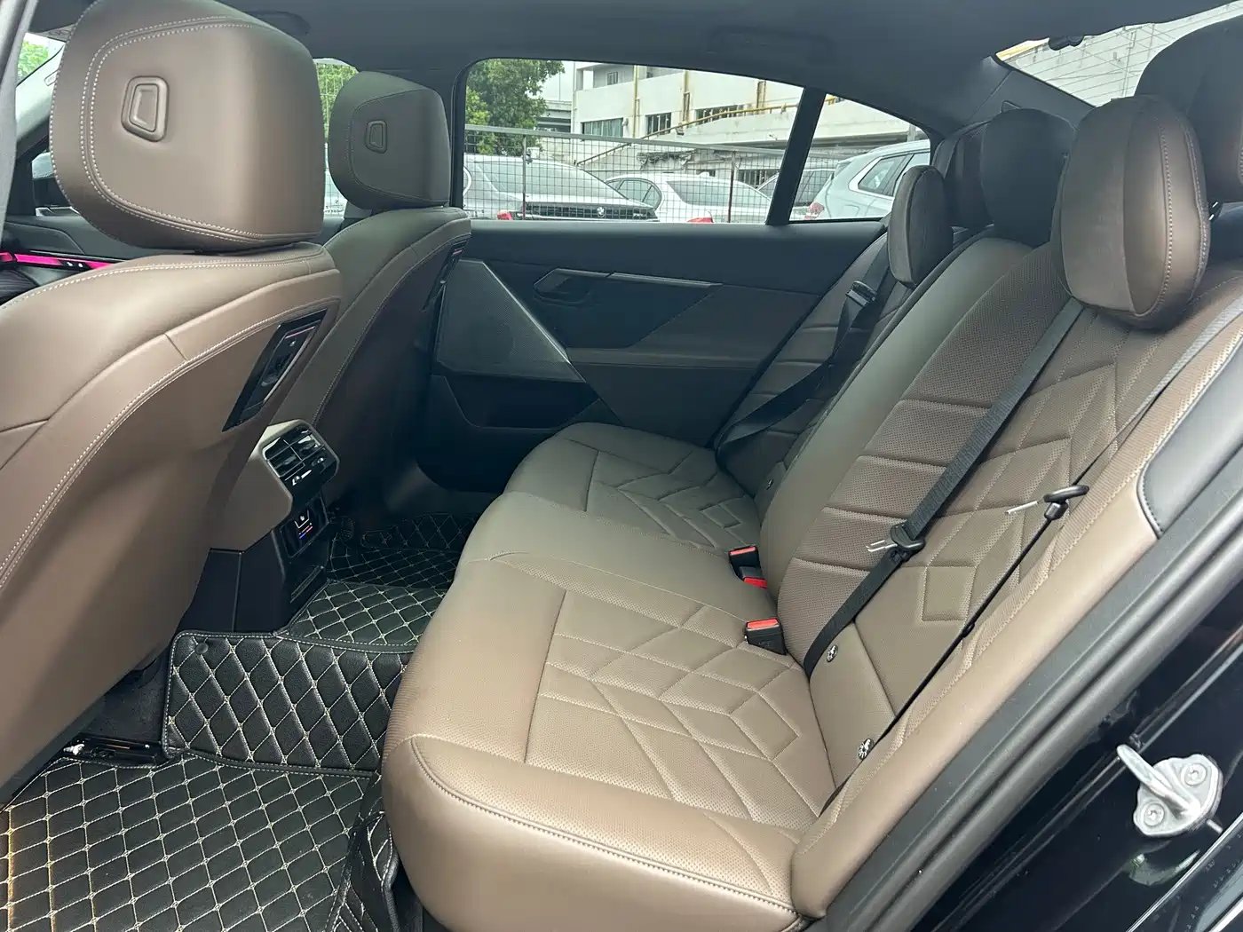 BMW i5 2025 2024 eDrive 35L Luxury Package