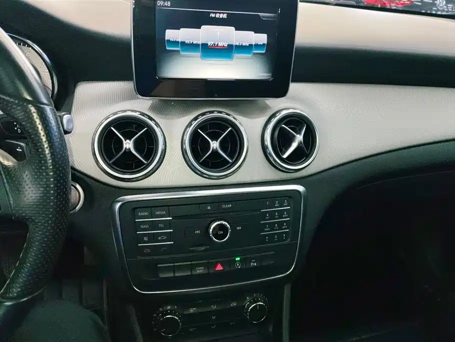 Mercedes-Benz GLA 2016 GLA 200 Dynamic фото 13