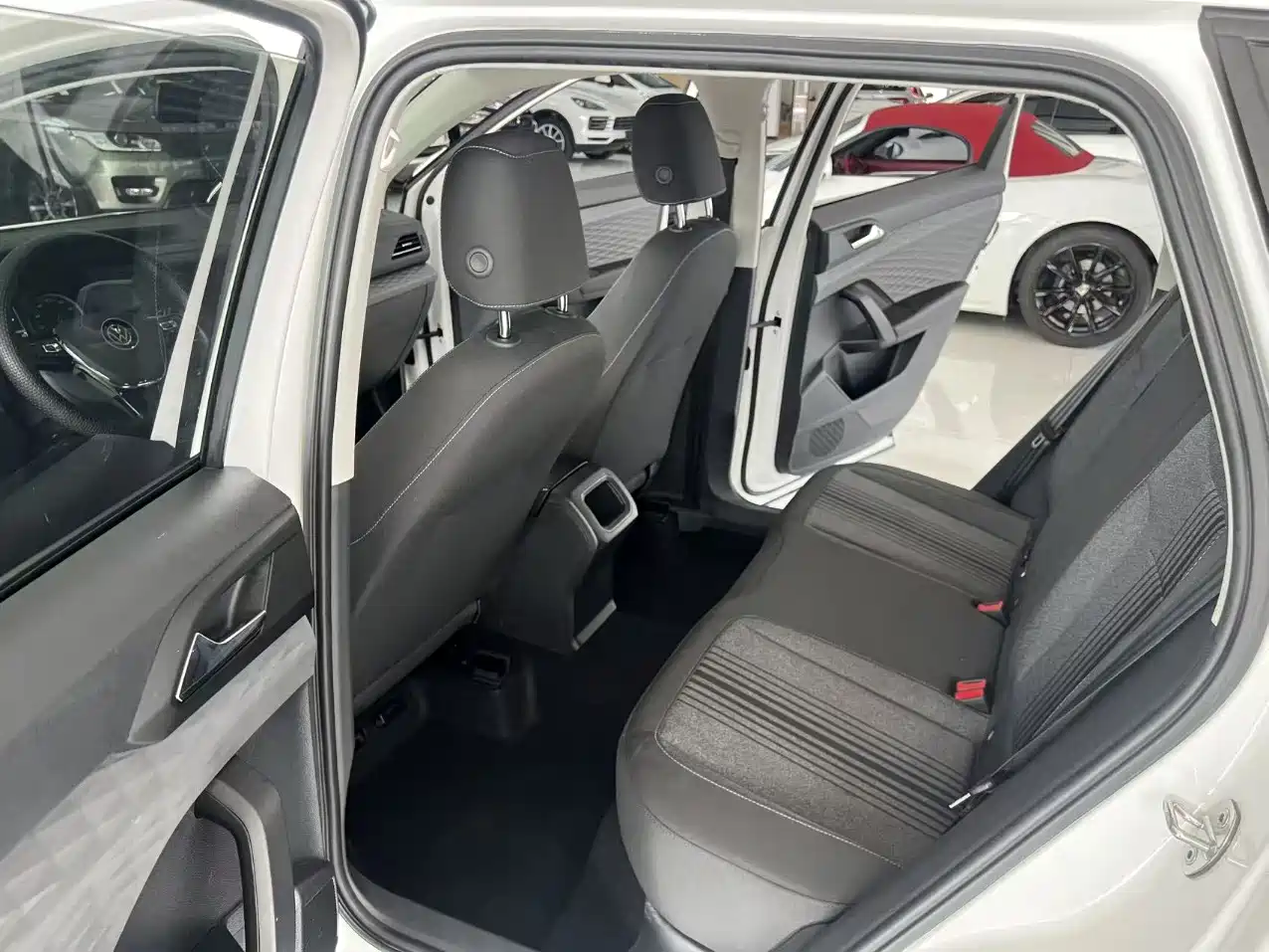 Volkswagen Tharu 2022 280TSI 2WD Trend фото 5