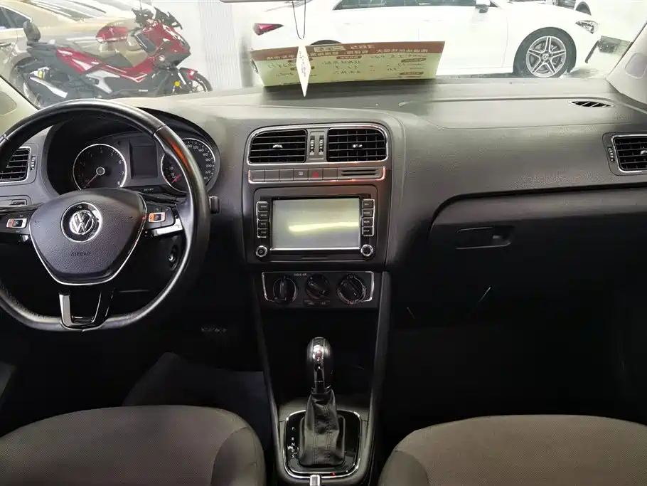 Volkswagen Polo 2016 1.6L Automatic Comfort фото 12