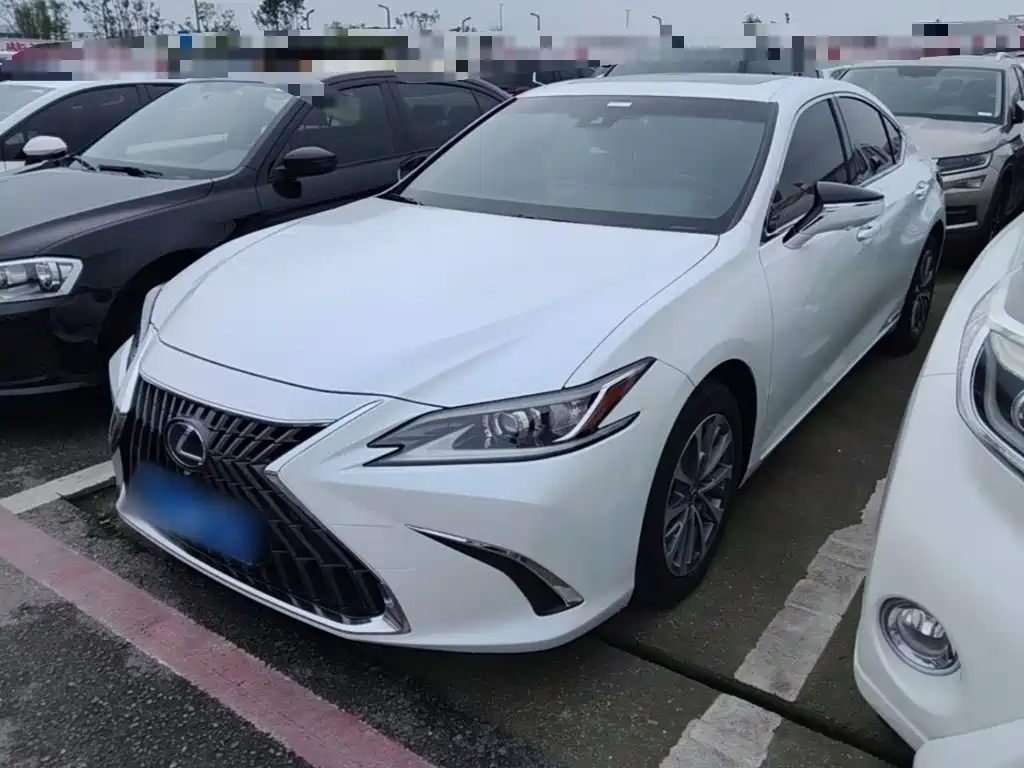Lexus ES 2021 300h Excellence Edition