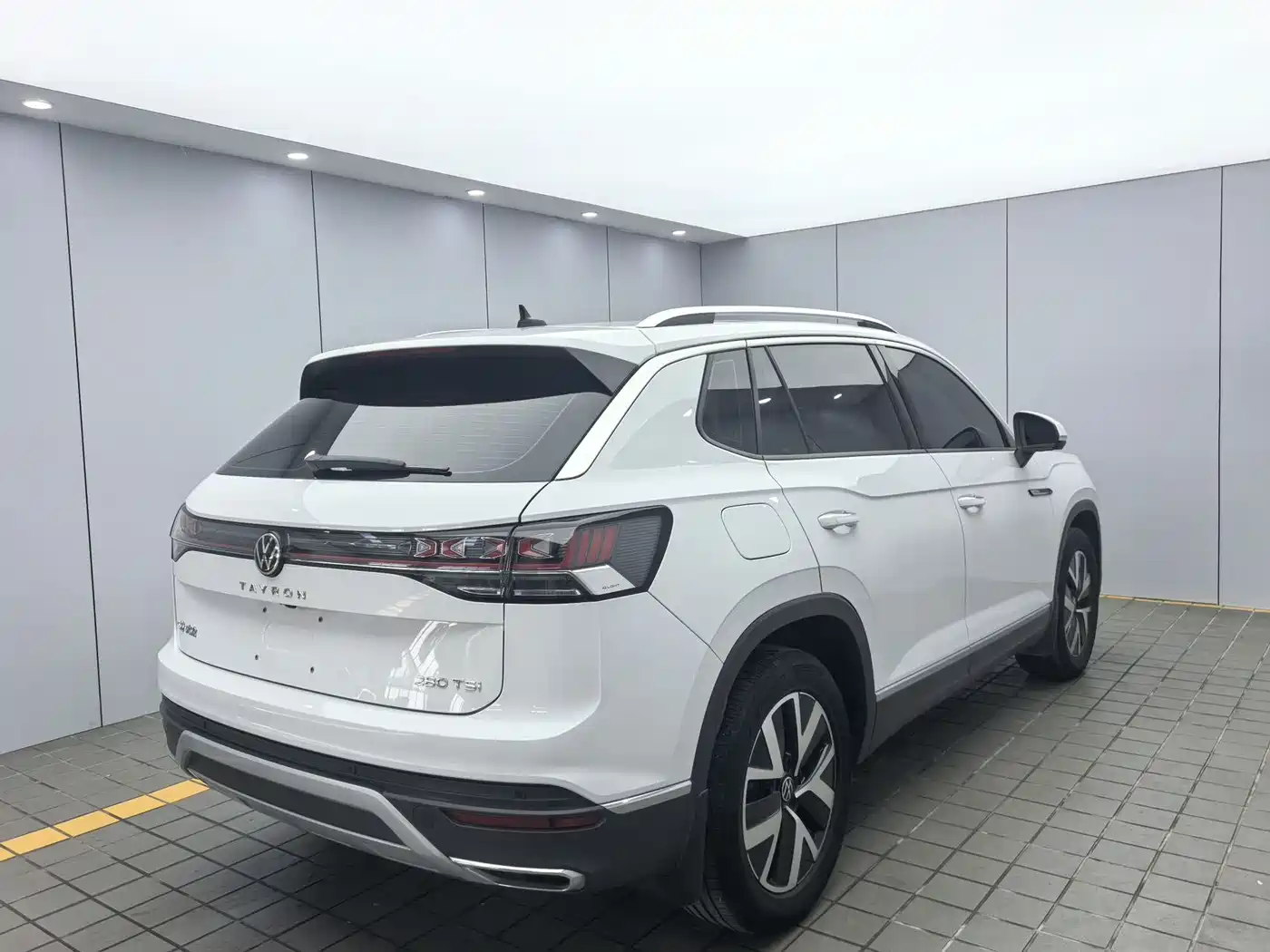 Volkswagen Tayron 2023 280TSI 2WD Luxury Plus Advanced Edition фото 6