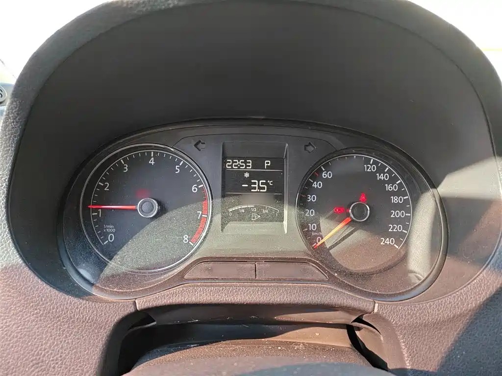 Volkswagen Polo 2016 1.4L Automatic Trend фото 4