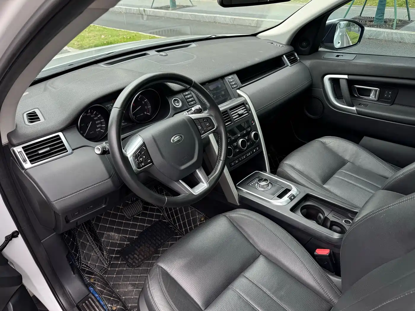 Land Rover Discovery Sport 2016 2.0T HSE фото 4