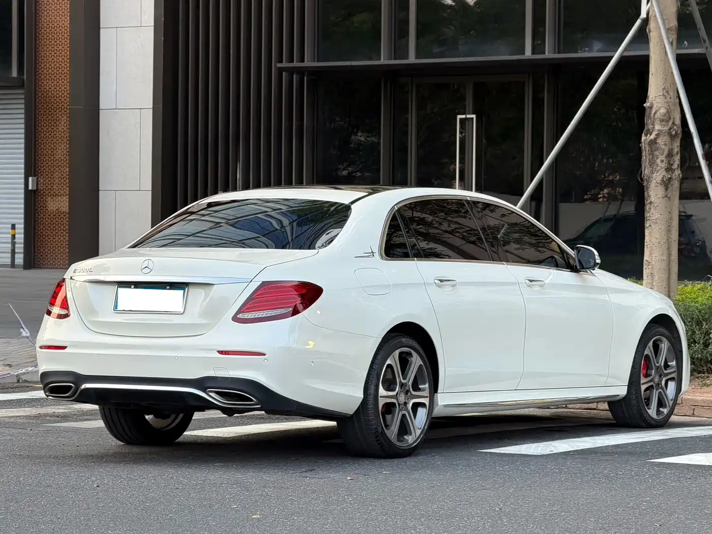 Mercedes-Benz E-Class 2016 E 300 L Sport Fashion Type фото 5