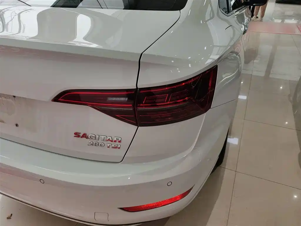 VOLKSWAGEN SAGITAR
