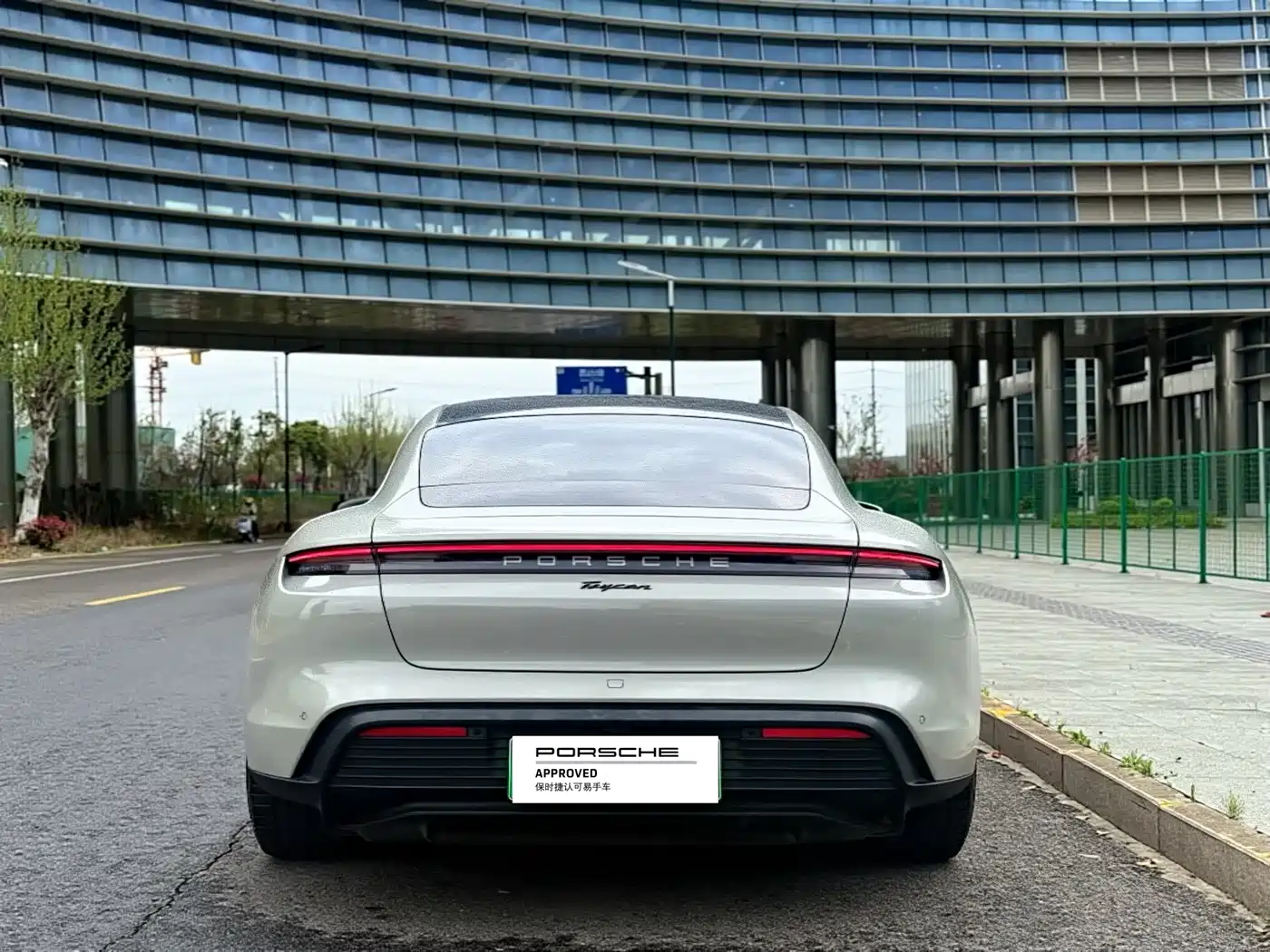 PORSCHE TAYCAN
