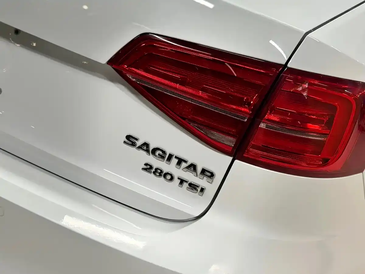 Volkswagen Sagitar 2018 280TSI DSG Spark Edition фото 6