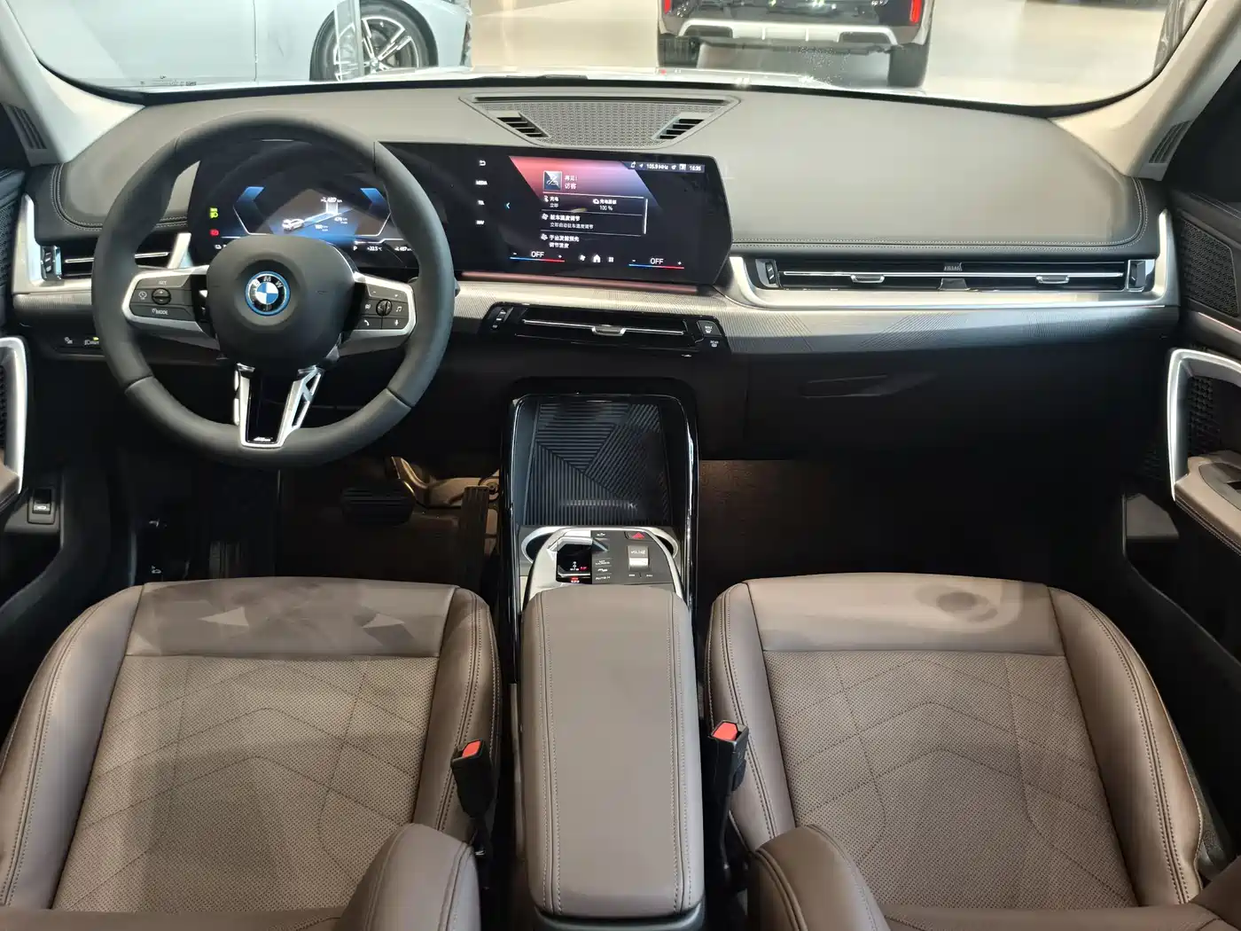 BMW iX1 2025 eDrive25L M Sport Package фото 9