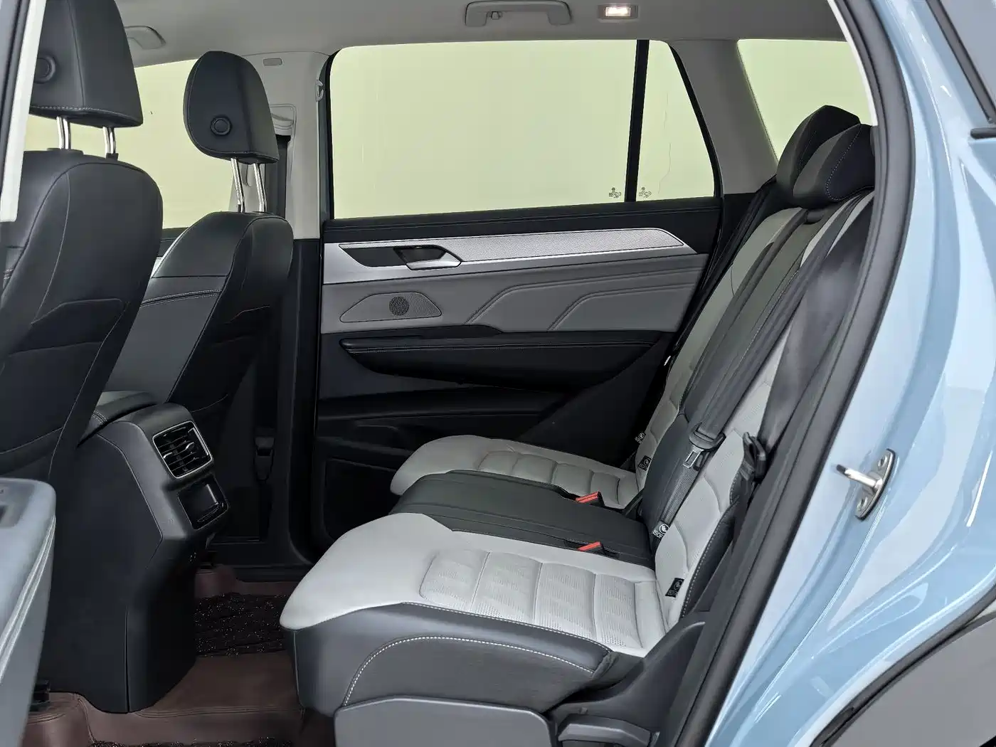 Volkswagen Talagon 2023 330TSI Luxury Touring Edition фото 8