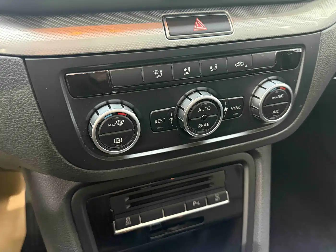 Volkswagen Sharan 2014 2.0TSI Standard фото 15