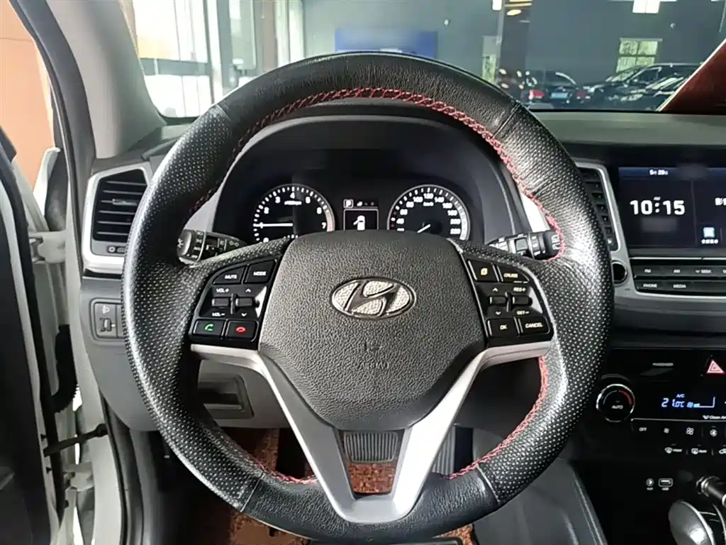 Hyundai Tucson 2015 1.6T Dual Clutch 2WD Leading фото 11
