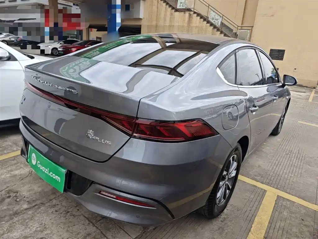 BYD Qin PLUS 2024 Glory Edition DM-i 55KM Leading фото 7
