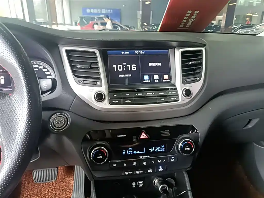 Hyundai Tucson 2015 1.6T Dual Clutch 2WD Leading фото 13
