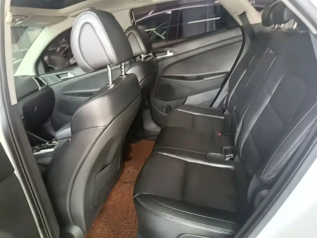 Hyundai Tucson 2015 1.6T Dual Clutch 2WD Leading фото 17
