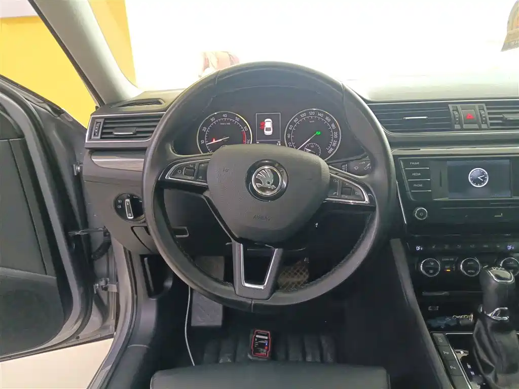 Škoda Superb 2016 TSI330 DSG Smart Edition фото 3