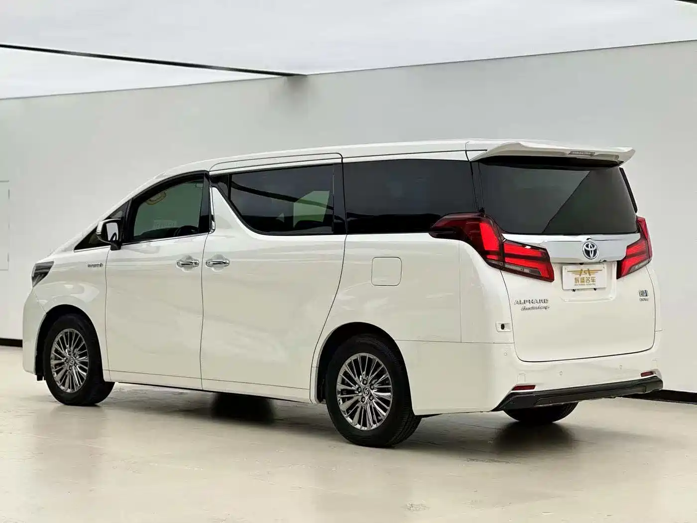 Toyota Alphard 2019 Hybrid 2.5L Premium Edition фото 3