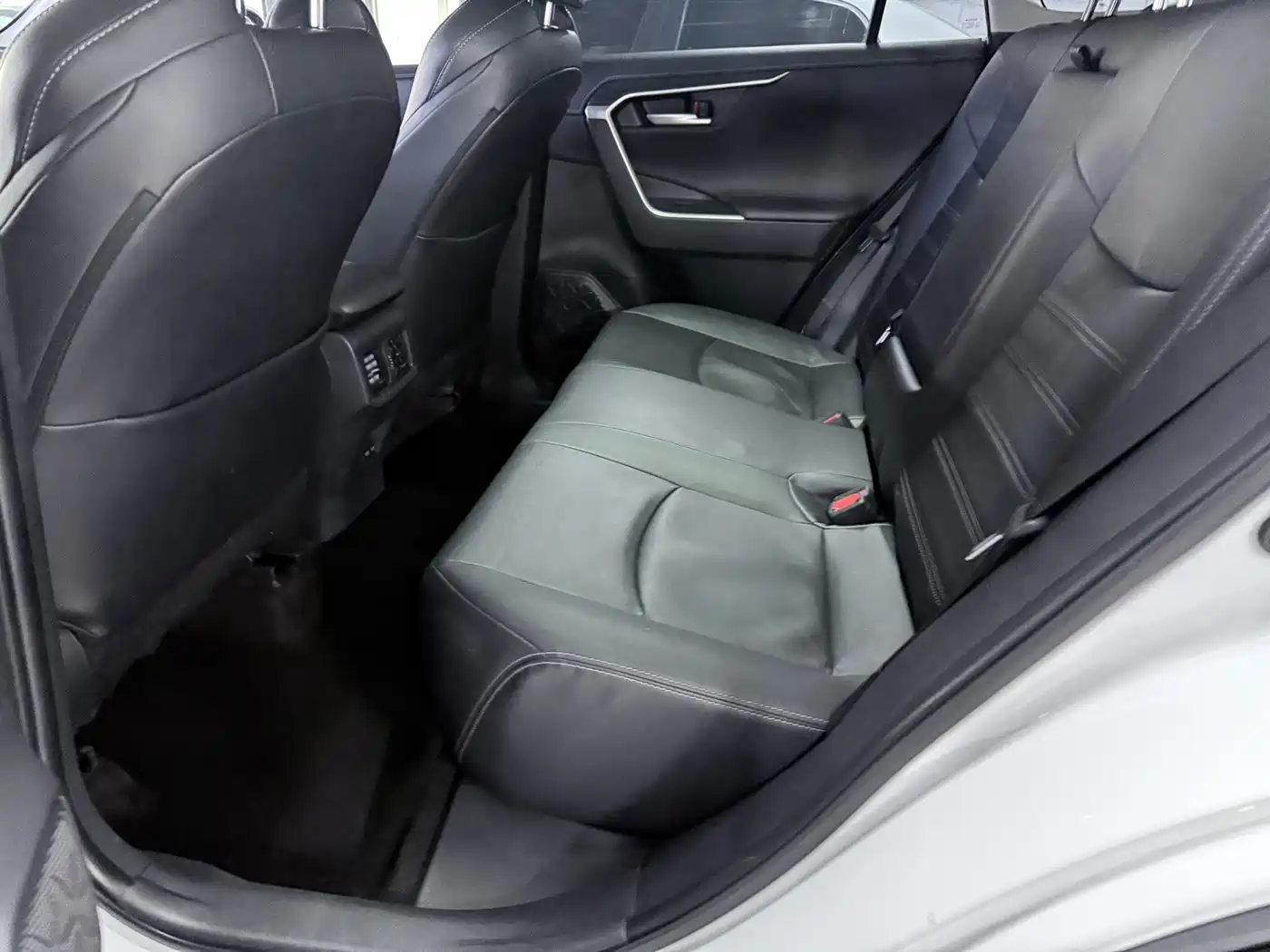Toyota Wildlander 2023 2.0L CVT FWD Luxury PLUS фото 11