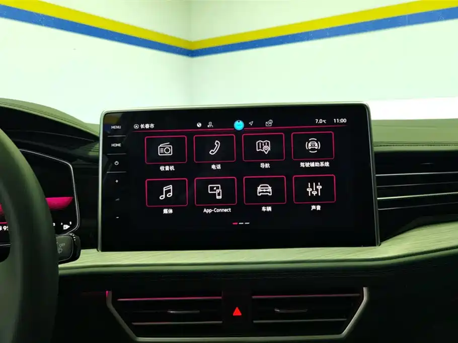 Volkswagen Sagitar 2023 300TSI DSG Surpassing Edition фото 13