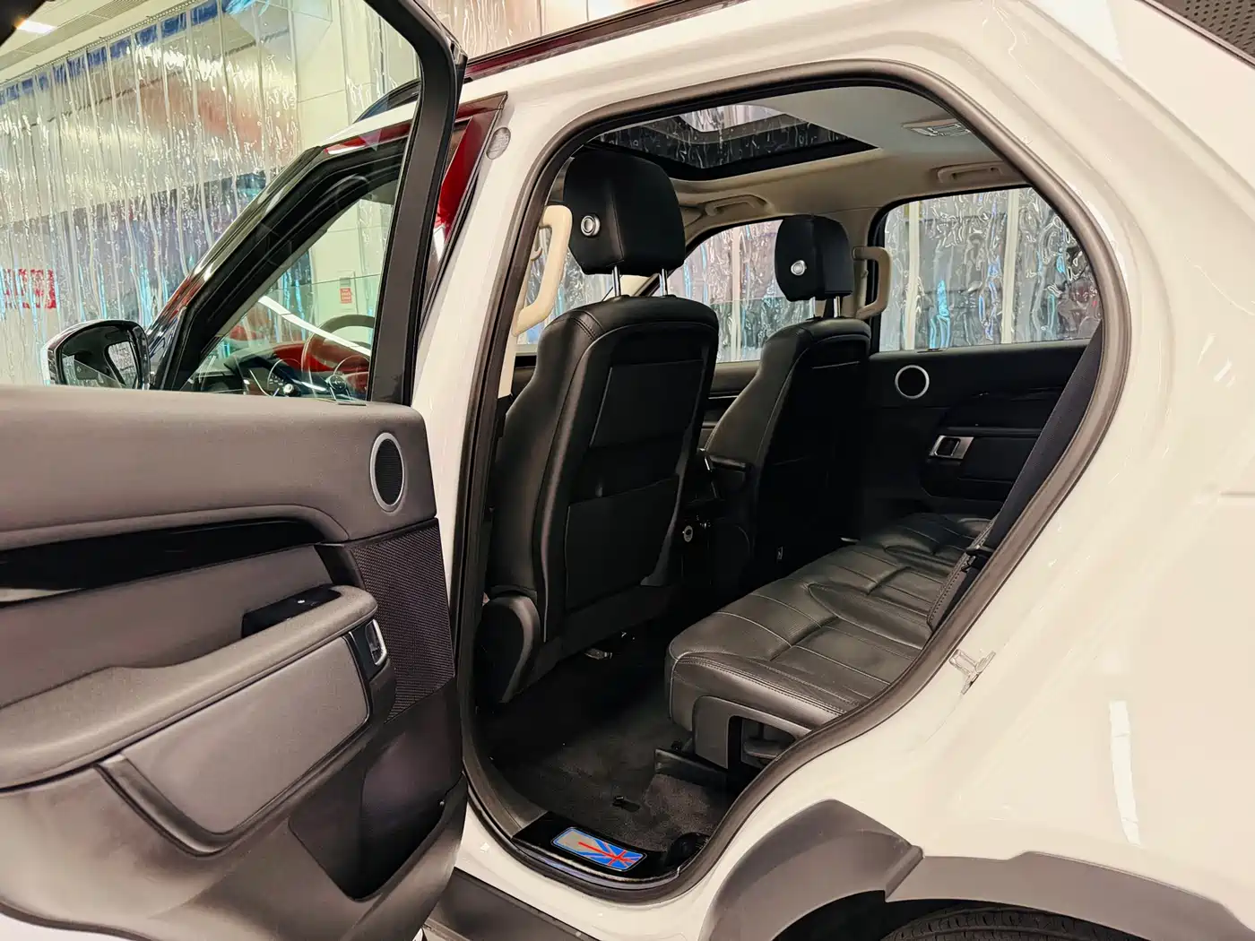 Land Rover Discovery 2018 3.0 SC V6 SE фото 6