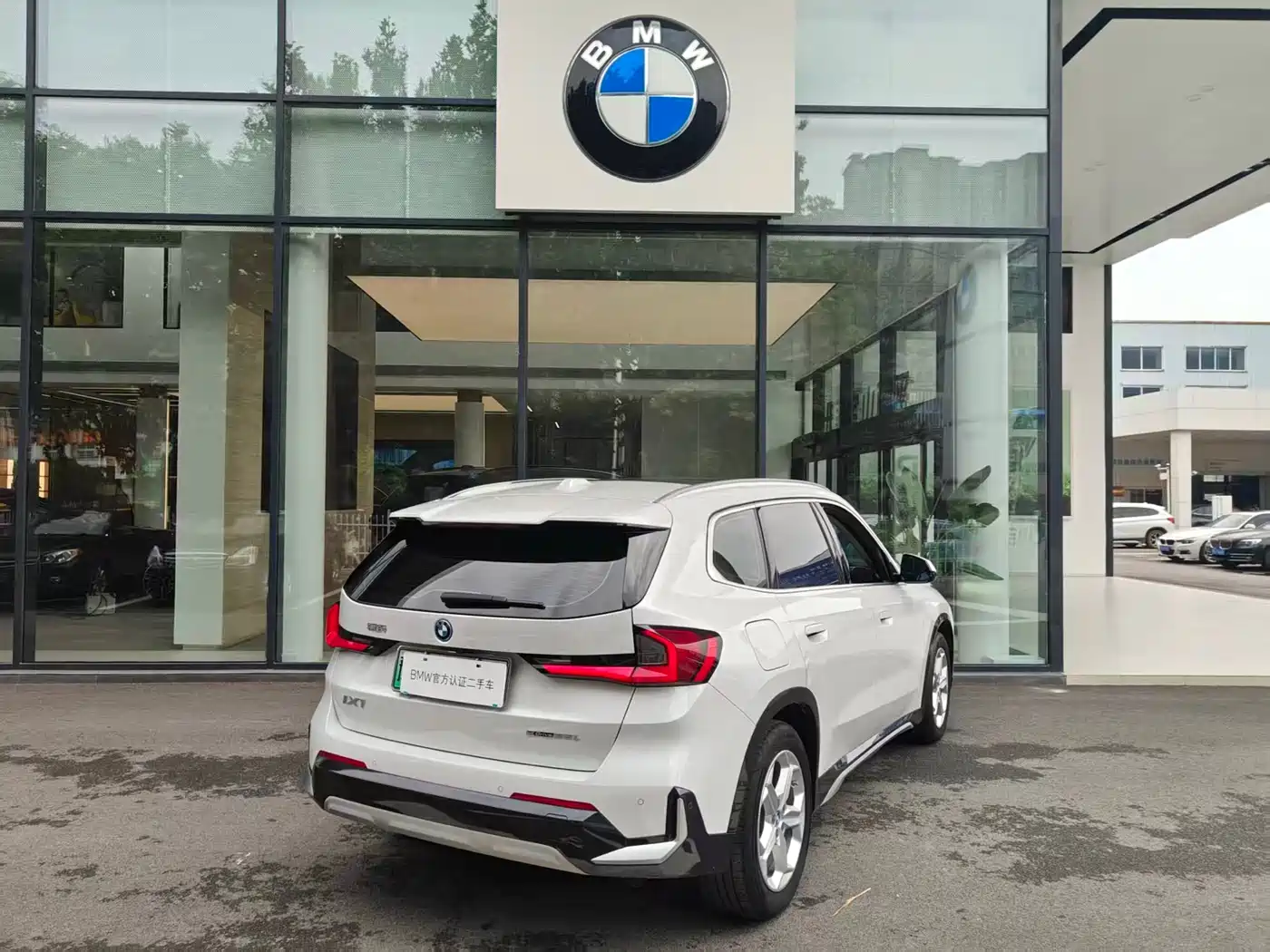 BMW iX1 2023 eDrive25L X Design Package фото 8