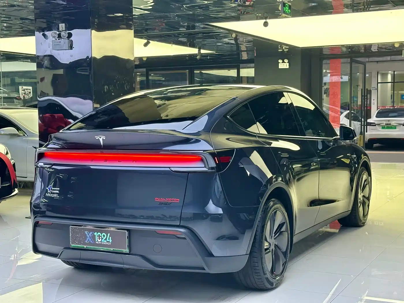 TESLA MODEL Y