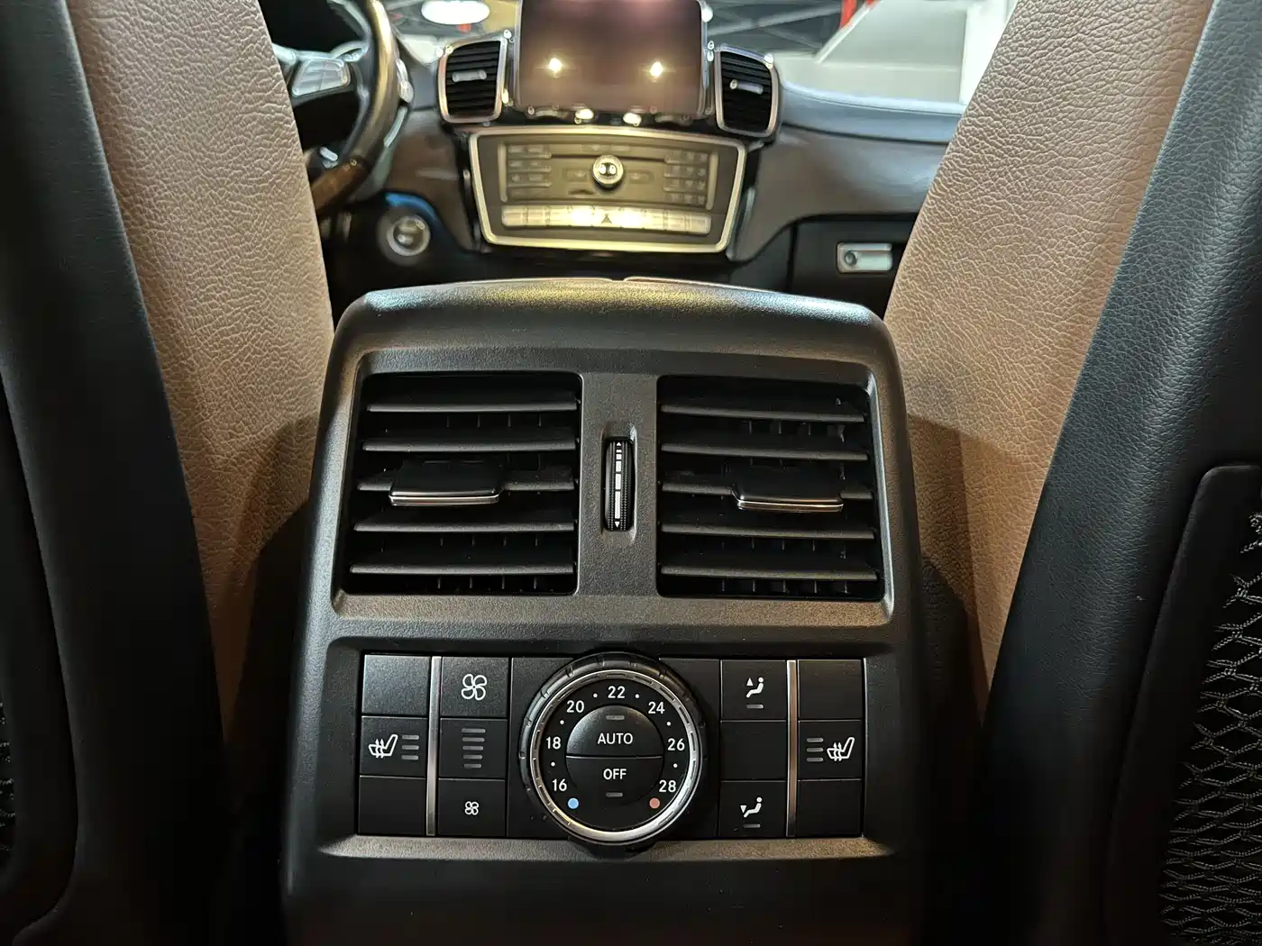Mercedes-Benz GLS 2017 GLS 400 4MATIC Luxury фото 11