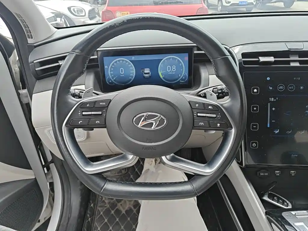 Фото 11 - Hyundai Tucson