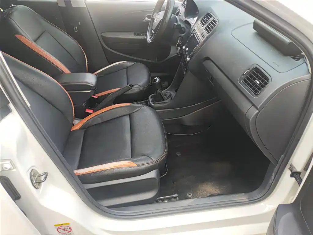 Volkswagen Polo 2016 1.4L Manual Trend фото 20