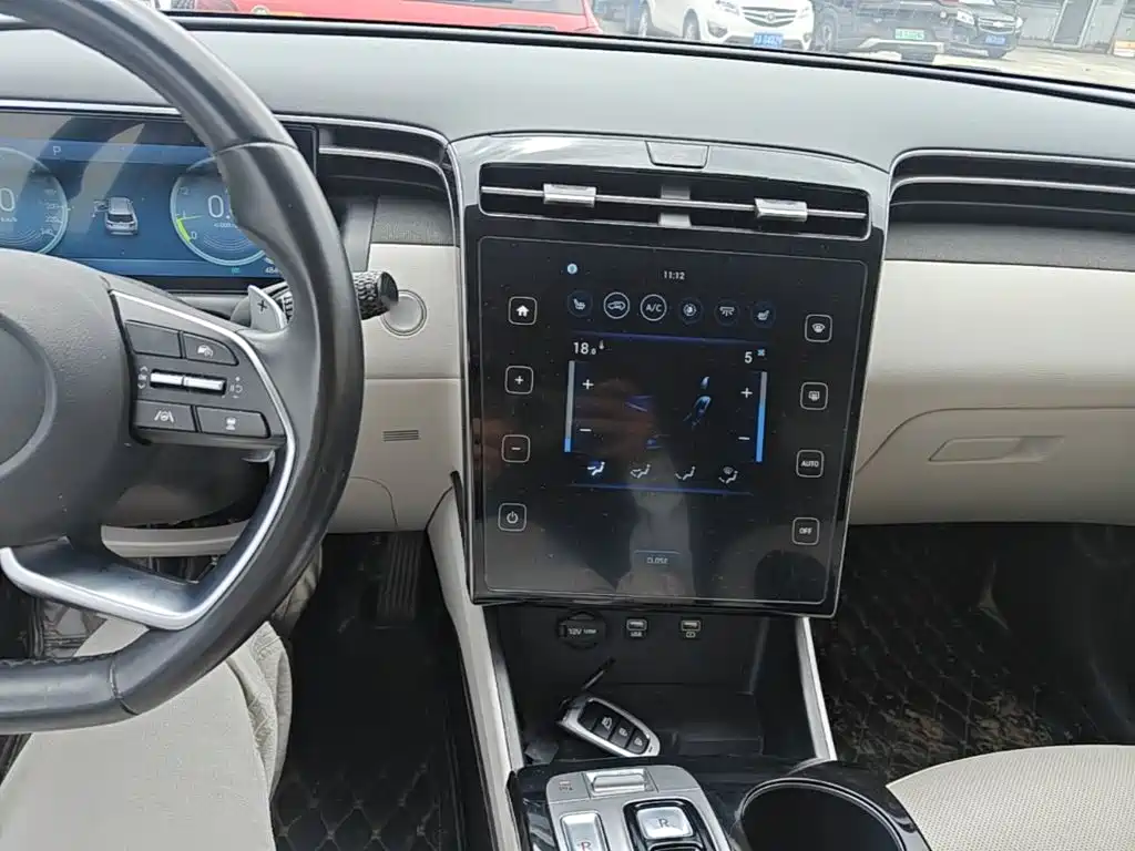 Фото 10 - Hyundai Tucson