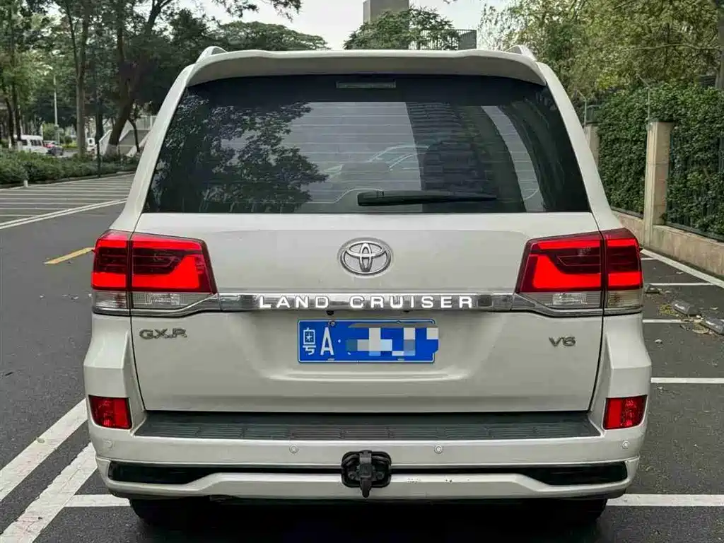 Toyota Land Cruiser (Import) 2015 4.0L V6 Middle East Low Configuration Edition фото 5