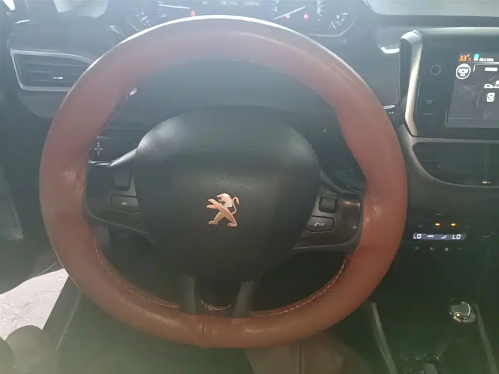 Peugeot 2008 2014 1.6L Automatic Fashion Edition фото 11