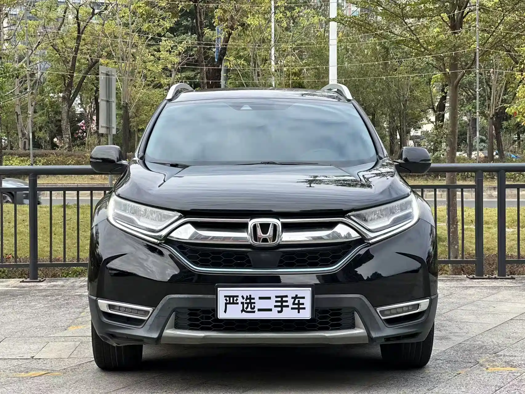 Photo 2 - Honda CR-V