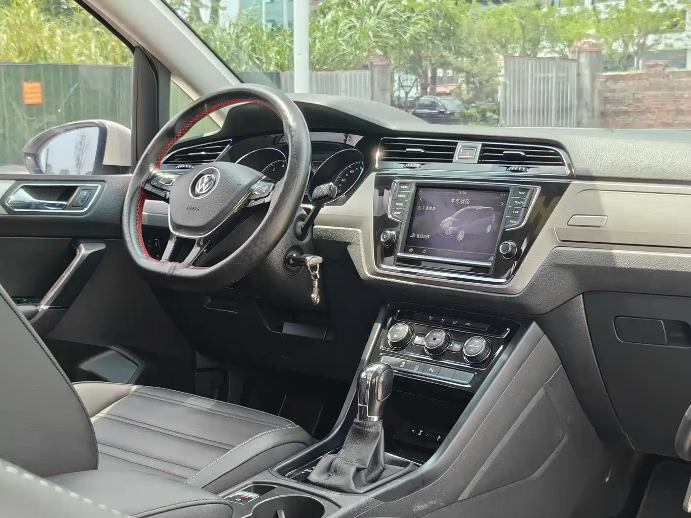 Volkswagen Touran 2018 Touran L 280TSI DSG Comfort 7-seater China V фото 9