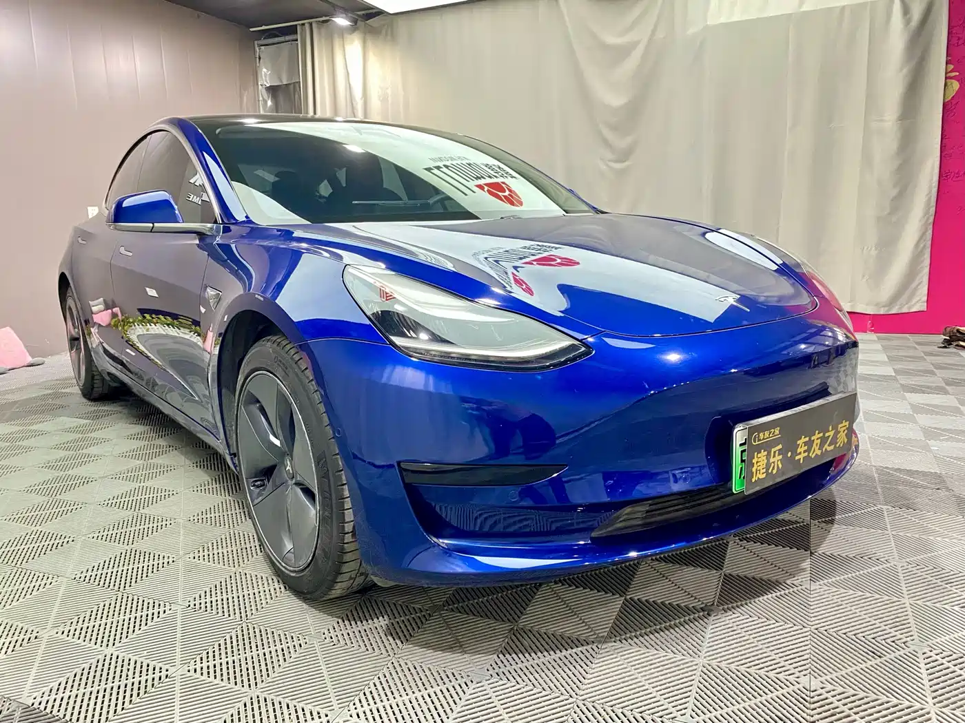 TESLA MODEL 3