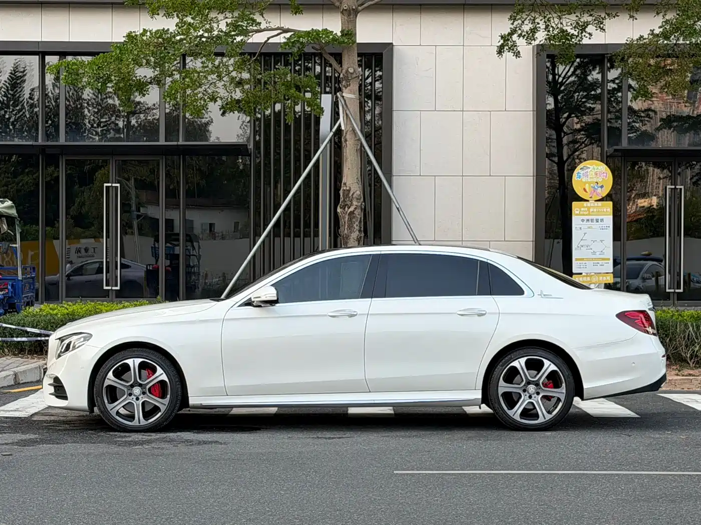 Mercedes-Benz E-Class 2016 E 300 L Sport Fashion Type фото 2