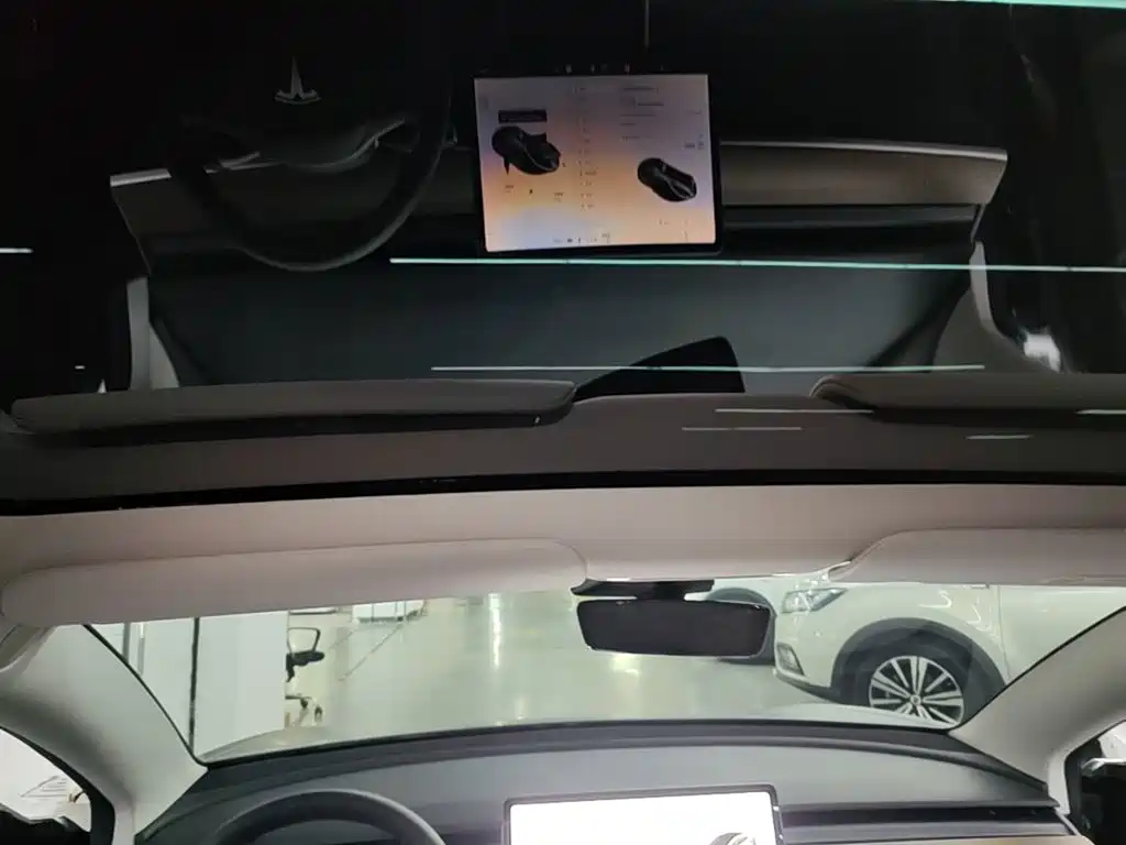 Фото 18 - Tesla Model 3