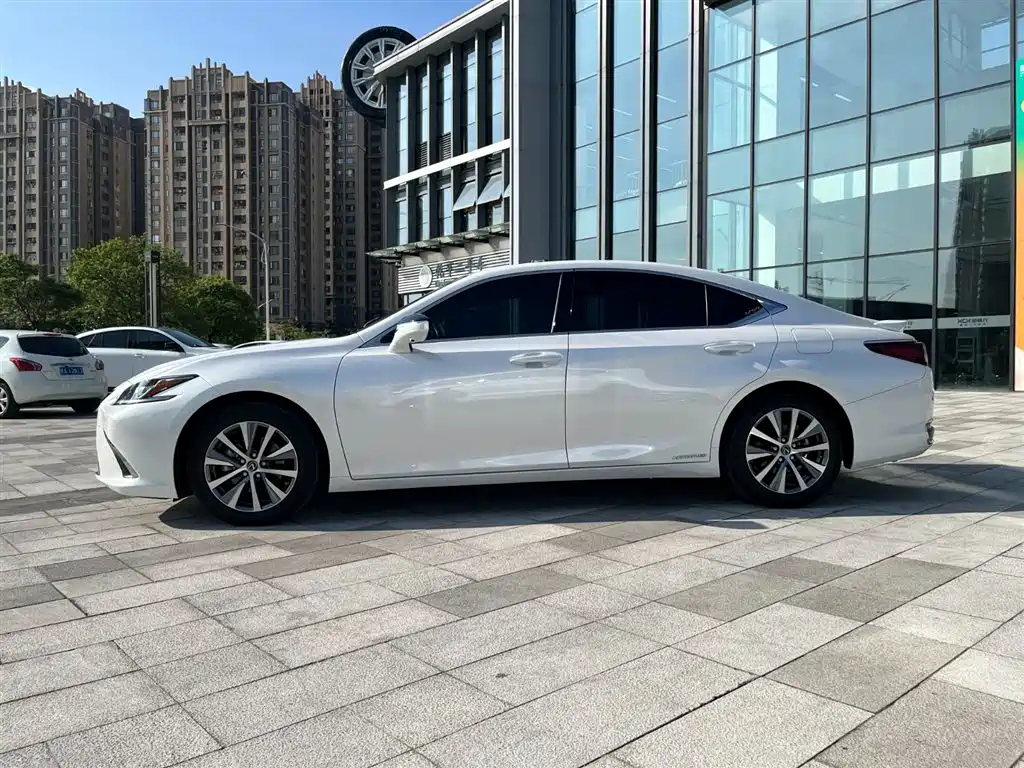 Lexus ES 2020 Model 300h Excellence Edition фото 7