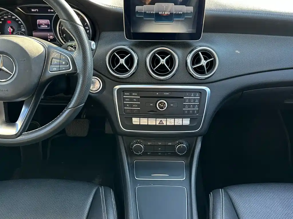 Mercedes-Benz GLA 2017 GLA 200 Fashion фото 19